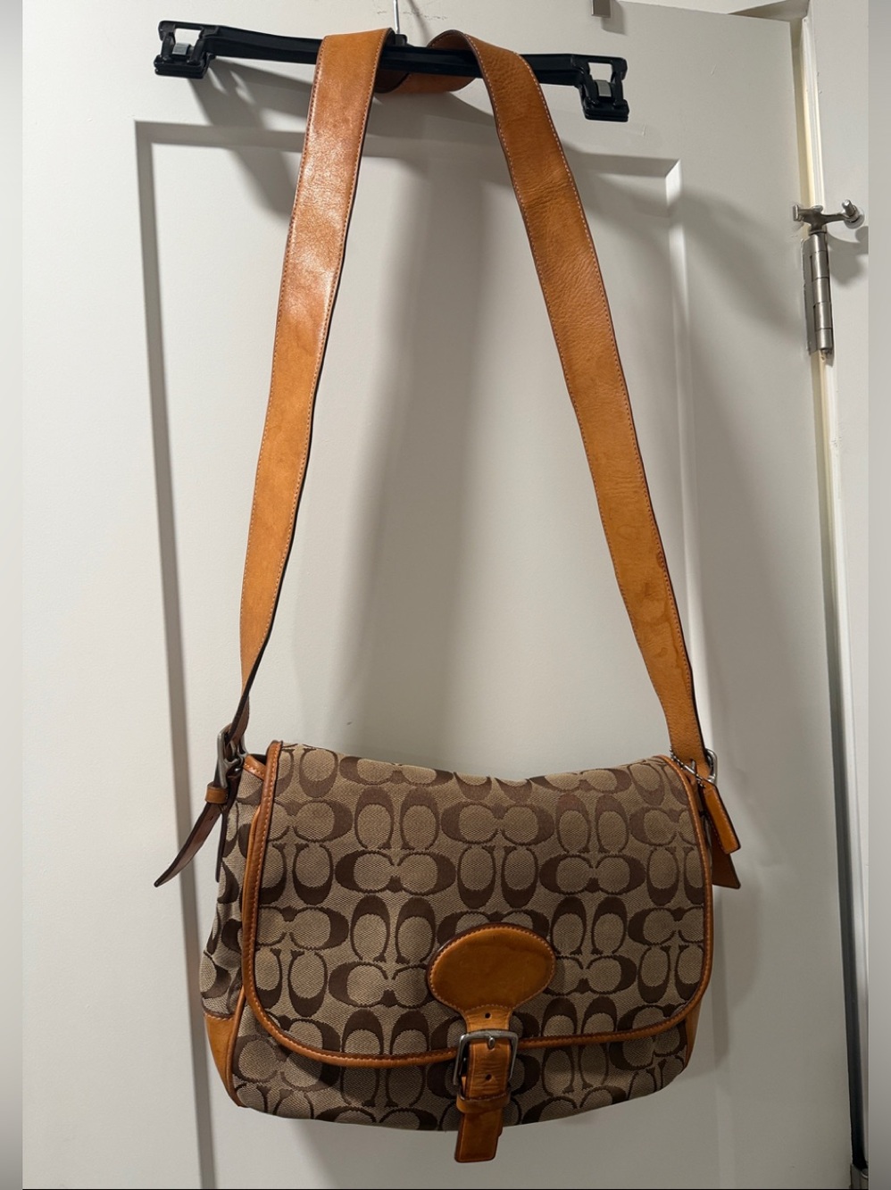 VINTAGE Coach 6081 Brown Signature C Cross Body Bag.